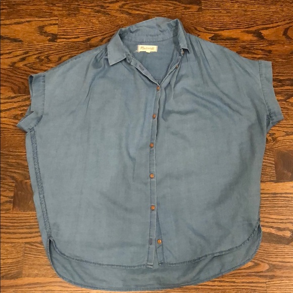 Madewell Tops - Madewell chambray short sleeve shirt